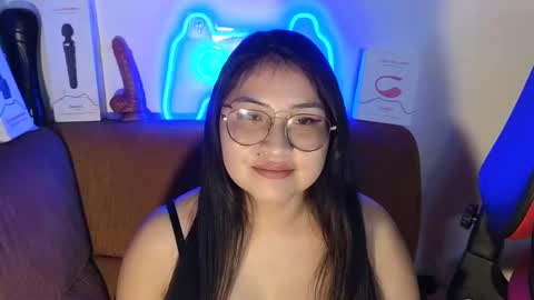 Snapshot of caroll_luna chatting on 12/20/24, 09:11 kitty online show from 12/20/24, 09:11