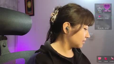 Snapshot of caroll_luna chatting on 10/27/25, 03:54 kitty online show from 10/27/25, 03:54