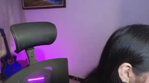 Snapshot of caroll_luna chatting on 11/10/25, 02:43 kitty online show from 11/10/25, 02:43