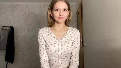 Snapshot of carollkaps chatting on 12/15/25, 11:03 Carol online show from 12/15/25, 11:03