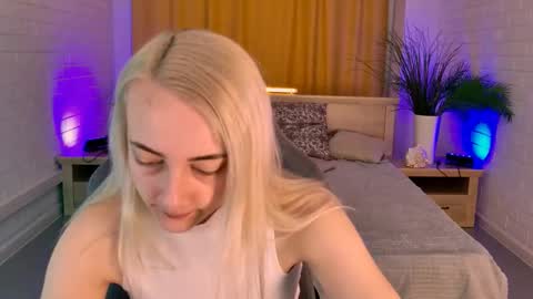 Snapshot of carolmoor chatting on 03/25/26, 09:15 Carol online show from 03/25/26, 09:15