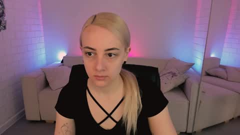 Snapshot of carolmoor chatting on 03/27/26, 09:10 Carol online show from 03/27/26, 09:10