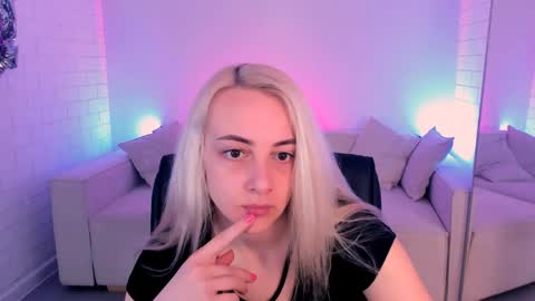 Snapshot of carolmoor chatting on 04/01/26, 09:10 Carol online show from 04/01/26, 09:10