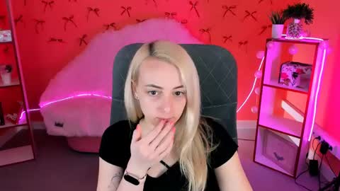 Snapshot of carolmoor chatting on 04/14/26, 09:04 Carol online show from 04/14/26, 09:04