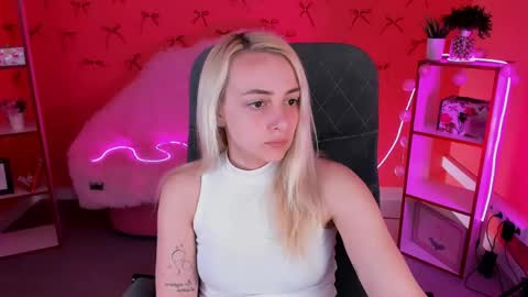 Snapshot of carolmoor chatting on 04/15/26, 09:05 Carol online show from 04/15/26, 09:05