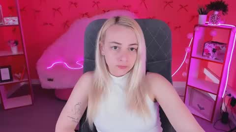 Snapshot of carolmoor chatting on 04/16/26, 09:10 Carol online show from 04/16/26, 09:10