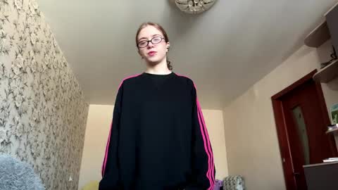 Caroline online show from 04/22/26, 08:17