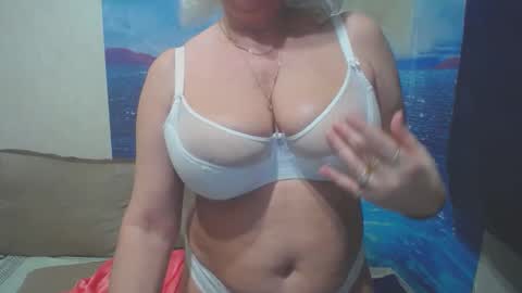 Snapshot of caroncapella chatting on 12/15/24, 06:04 VicunaCool online show from 12/15/24, 06:04