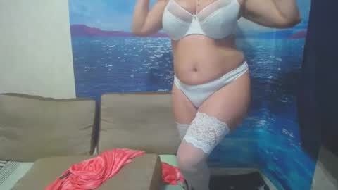 Snapshot of caroncapella chatting on 12/25/24, 07:13 VicunaCool online show from 12/25/24, 07:13