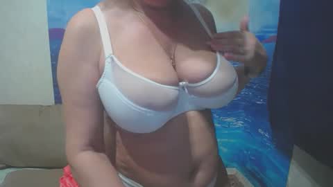 Snapshot of caroncapella chatting on 01/25/25, 07:49 VicunaCool online show from 01/25/25, 07:49