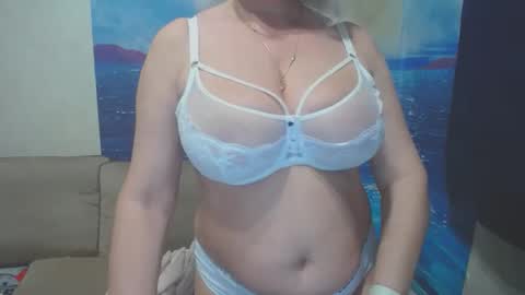 Snapshot of caroncapella chatting on 01/31/25, 08:43 VicunaCool online show from 01/31/25, 08:43