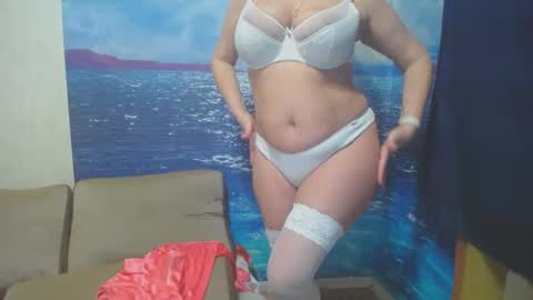 Snapshot of caroncapella chatting on 02/22/25, 03:25 VicunaCool online show from 02/22/25, 03:25