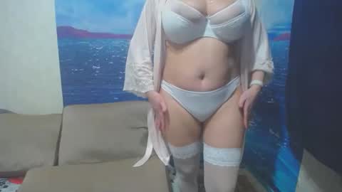 Snapshot of caroncapella chatting on 02/26/25, 03:52 VicunaCool online show from 02/26/25, 03:52