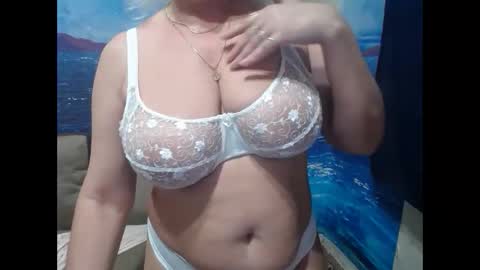 Snapshot of caroncapella chatting on 02/28/25, 02:20 VicunaCool online show from 02/28/25, 02:20