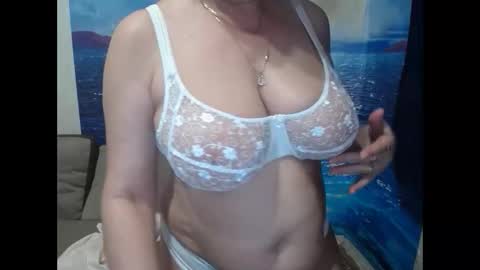 Snapshot of caroncapella chatting on 03/06/25, 12:30 VicunaCool online show from 03/06/25, 12:30