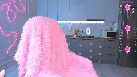 Snapshot of carpe_diemmm chatting on 02/13/25, 08:03 Yummi online show from 02/13/25, 08:03