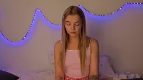 carriebradshawww online show from 09/09/25, 11:54