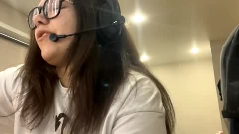 Emilia online show from 12/01/25, 03:55