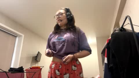 Emilia online show from 12/05/25, 03:59