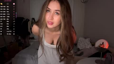 Snapshot of carrybodrick chatting on 12/22/25, 04:15 Kira online show from 12/22/25, 04:15