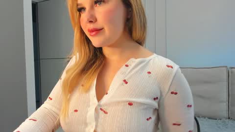 Snapshot of casey_ann chatting on 11/24/25, 06:02 ALEXA online show from 11/24/25, 06:02