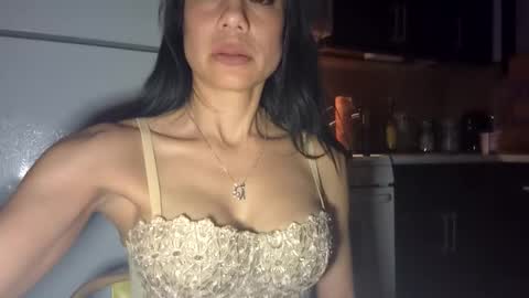 Snapshot of cashmistress81 chatting on 04/05/26, 10:34 Roxy online show from 04/05/26, 10:34