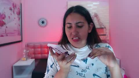 Snapshot of cassandra_ruizz chatting on 11/19/25, 11:05 573215024606 online show from 11/19/25, 11:05