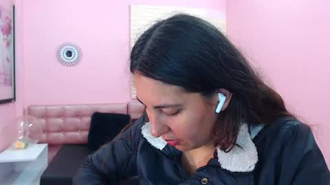 Snapshot of cassandra_ruizz chatting on 11/20/25, 10:20 573215024606 online show from 11/20/25, 10:20