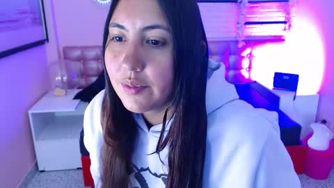 Snapshot of cassandra_ruizz chatting on 11/24/25, 07:57 573215024606 online show from 11/24/25, 07:57