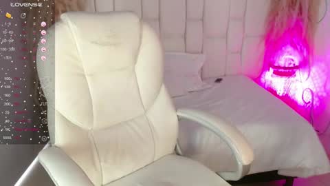 Cassandra online show from 07/12/26, 01:02