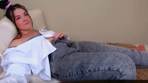 Snapshot of cassidy_one chatting on 10/22/25, 02:23 Anna online show from 10/22/25, 02:23