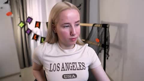 Cassie online show from 10/20/25, 08:53