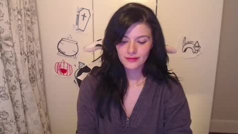 cassiealvarez online show from 10/06/25, 02:31