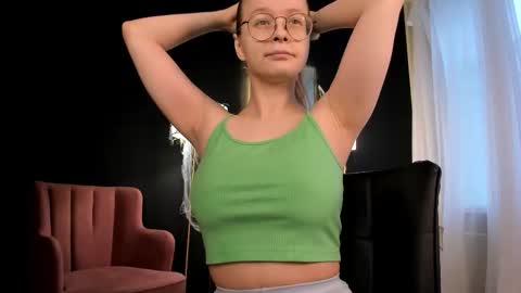 Snapshot of cassiecool chatting on 11/08/25, 12:38 assie online show from 11/08/25, 12:38