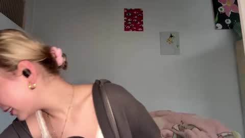 Snapshot of cassijent chatting on 02/19/26, 08:10 Olivia online show from 02/19/26, 08:10