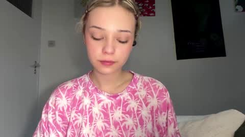 Olivia online show from 05/05/26, 05:04
