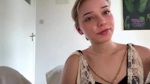 Olivia online show from 05/06/26, 01:16