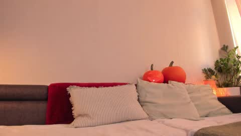  cassandra  online show from 10/29/25, 01:13