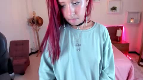 Snapshot of cat__moon__ chatting on 10/25/25, 01:40 Karol online show from 10/25/25, 01:40