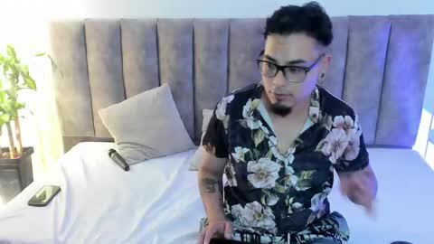 Snapshot of cata_carter_ chatting on 09/23/25, 03:42 gina and nico online show from 09/23/25, 03:42