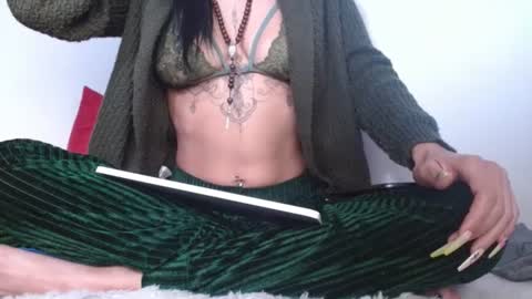 Snapshot of cata_sexy2410 chatting on 03/08/25, 12:33 cata_sexy2410 online show from 03/08/25, 12:33