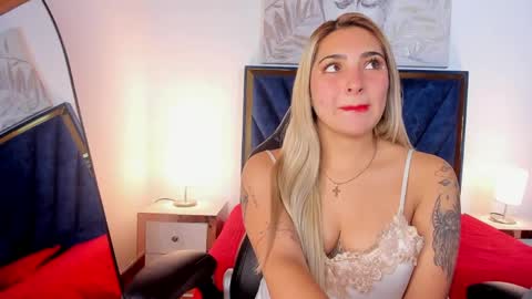 catalina_osorio online show from 04/15/26, 11:39
