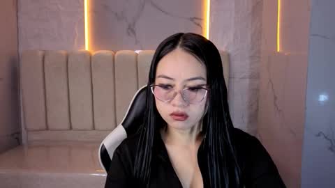 Snapshot of catalina_tx_ chatting on 02/13/26, 02:24 Online 800 to 1400 online show from 02/13/26, 02:24