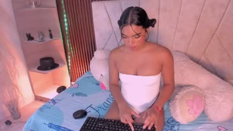 catalleya_f online show from 05/11/26, 08:17