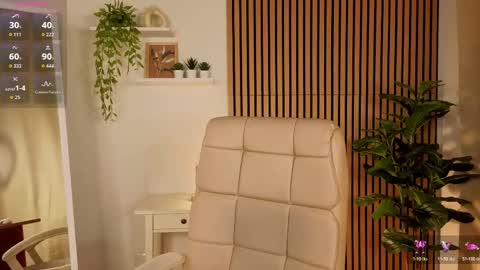 Anna  online show from 03/25/26, 01:44