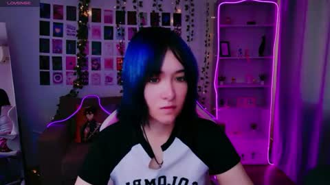Snapshot of catharinejones chatting on 07/23/26, 10:24 KettieHi My name is Katie I love drawing and I can play the guitar. And love dancing online show from 07/23/26, 10:24