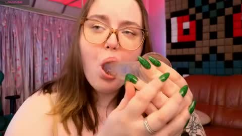 Snapshot of catherineclaire chatting on 05/26/26, 04:36 catherineclaire online show from 05/26/26, 04:36