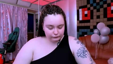 Snapshot of catherineclaire chatting on 06/17/26, 05:25 catherineclaire online show from 06/17/26, 05:25