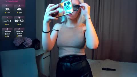 Mia online show from 03/21/26, 11:04