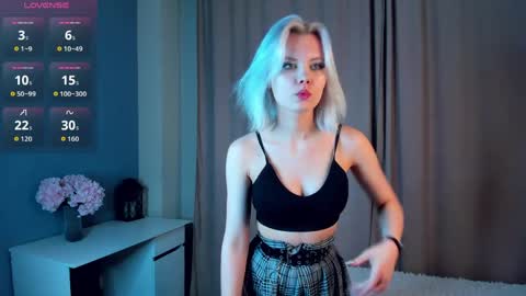 Mia online show from 04/01/26, 01:41